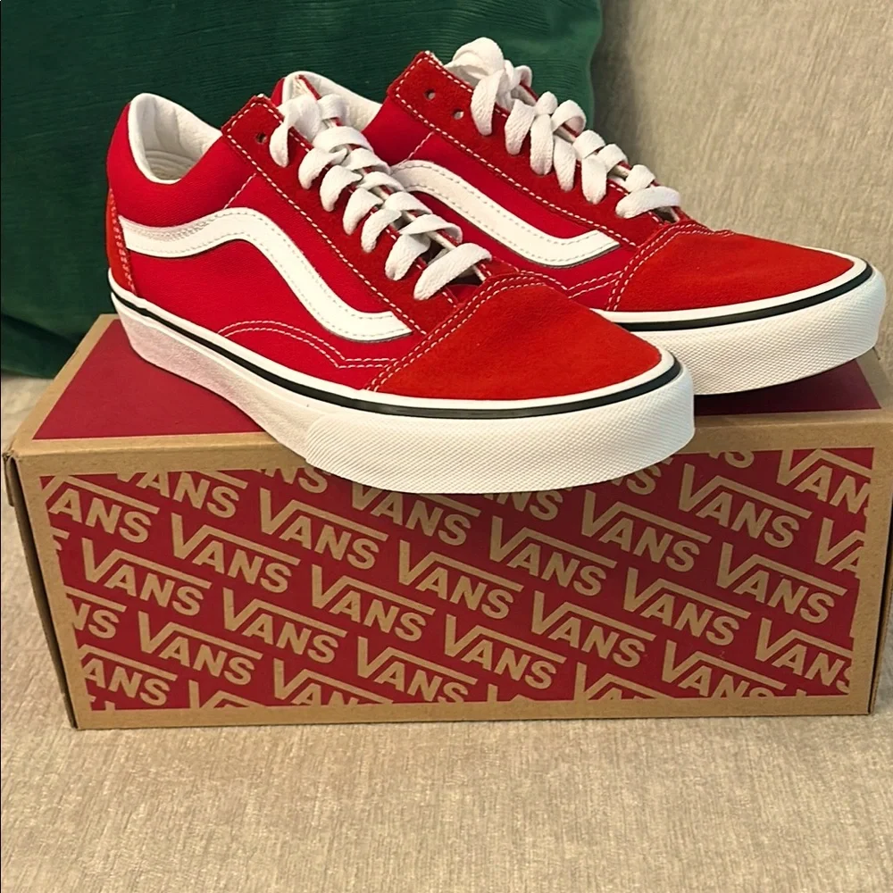 Vans “Old Skool Shoe” in red - Picture 2 of 7